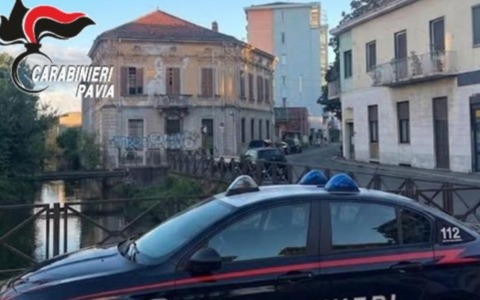 Aggressione e insulti omofobi lungo il Naviglio a Vigevano: due denunciati