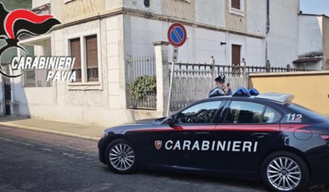 Aggredito e rapinato dopo il prelievo al Bancomat, riporta la frattura della tibia: denunciata 40enne