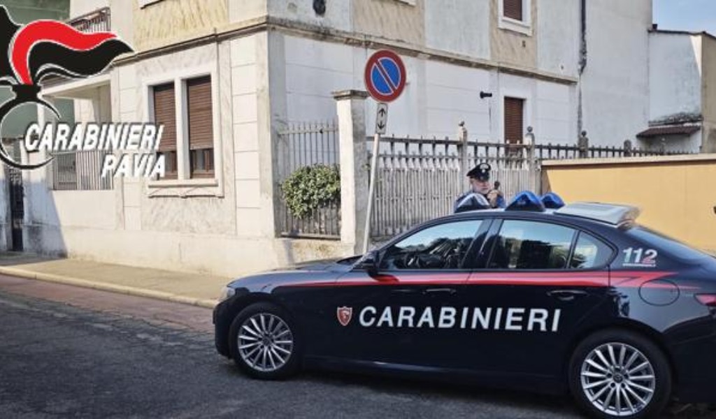 Aggredito e rapinato dopo il prelievo al Bancomat, riporta la frattura della tibia: denunciata 40enne