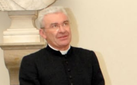 Lutto a Mortara, l’addio a don Gianni Camana: una vita di fede, sapienza e servizio