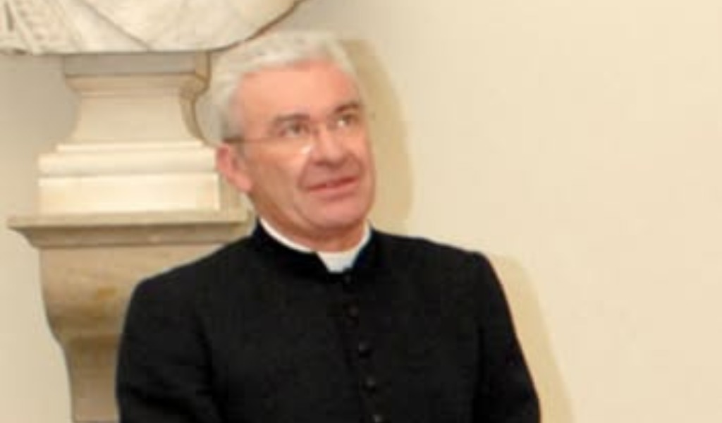 Lutto a Mortara, l’addio a don Gianni Camana: una vita di fede, sapienza e servizio