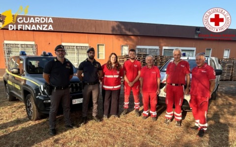 Gli elettrodomestici sequestrati nella fabbrica clandestina di sigarette donati alla Croce Rossa