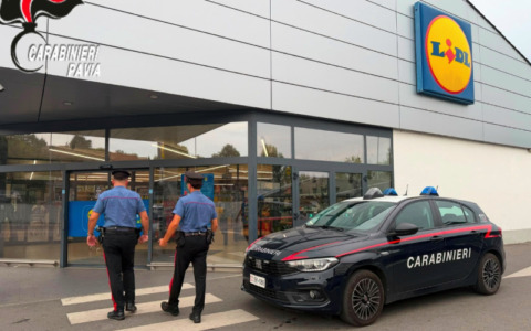 Rubano un’auto e poi tentano il furto alla Lidl di Casteggio, trio di ladri denunciato
