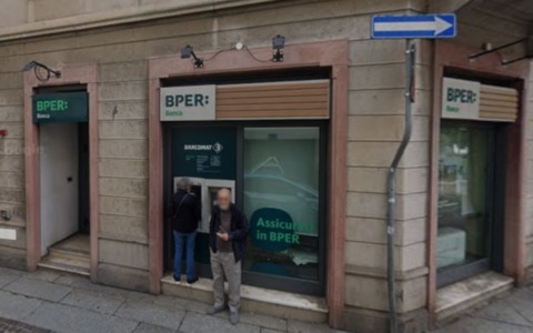 Assalto al bancomat a Vigevano: esplosione nella filiale Bper di corso Repubblica