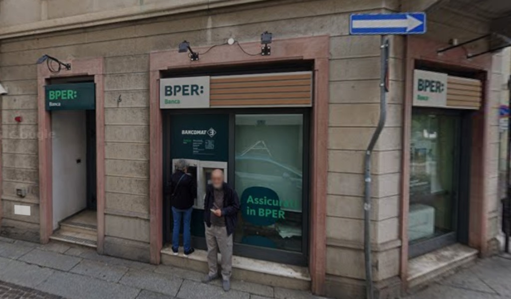 Assalto al bancomat a Vigevano: esplosione nella filiale Bper di corso Repubblica
