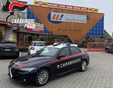 Tre minorenni rubano cibo e bevande all’Unes: identificati dopo quattro giorni di colpi in serie