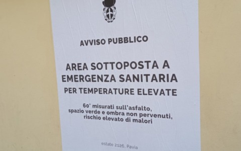Manifesti contro l’emergenza clima nel centro di Pavia: scatta la denuncia per un attivista del “Bargniff”