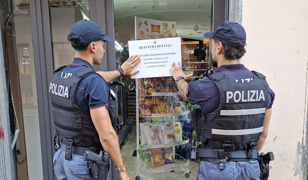 Minimarket chiuso in corso Strada Nuova: vendeva alcolici a minorenni