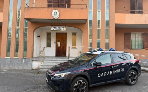 Braccialetto elettronico manomesso ed evasioni continue: 26enne finisce in carcere a Voghera