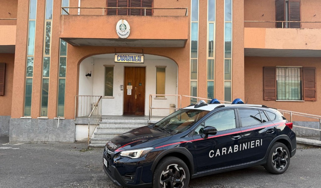 Braccialetto elettronico manomesso ed evasioni continue: 26enne finisce in carcere a Voghera