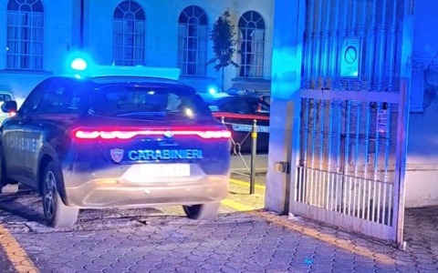 Viola il divieto di avvicinamento e aggredisce l’ex fidanzata: arrestato 24enne a Frascarolo