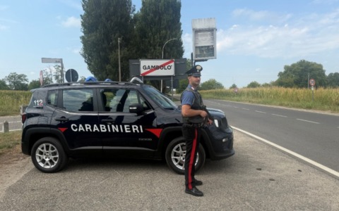 Truffa dello specchietto sventata dai Carabinieri a Gambolò: tre persone denunciate