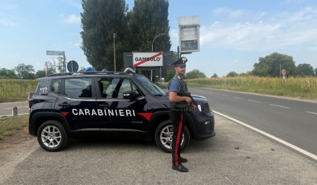 Truffa dello specchietto sventata dai Carabinieri a Gambolò: tre persone denunciate