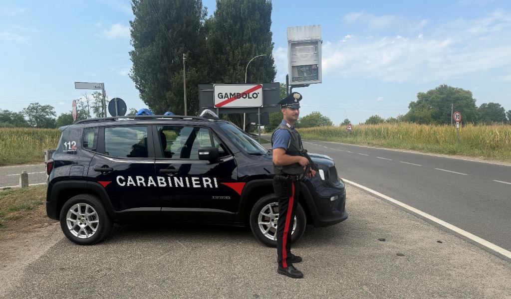 Truffa dello specchietto sventata dai Carabinieri a Gambolò: tre persone denunciate