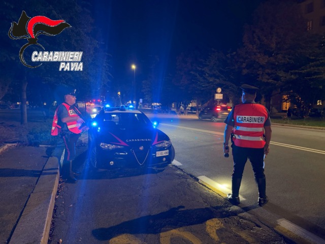Controlli straordinari nel centro di Pavia: stazioni mobili e metal detector contro il degrado e la movida selvaggia