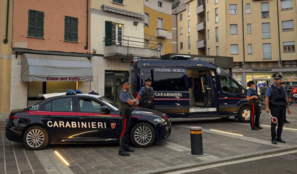 Uomo nudo vicino alla stazione di Stradella: intervengono Carabinieri e soccorritori del 118