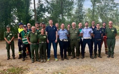 Spiagge del Ticino pulite dopo l’ondata di controlli: a Vigevano i rifiuti crollano da 2 tonnellate a due sacchi
