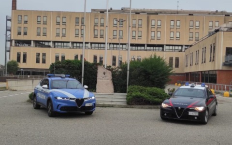 Blitz interforze a Pavia e Voghera: droga nei giardini e nei locali, quasi 160 persone identificate