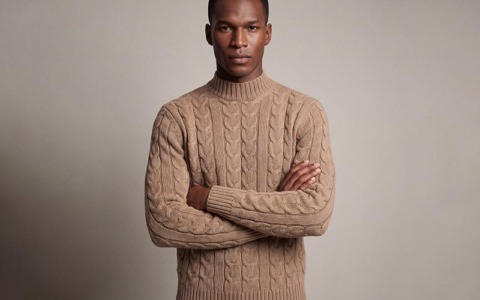 Maglione in cashmere uomo: calore e comfort per affrontare l’inverno con stile