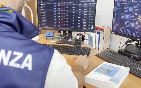 Scoperta maxi truffa nel settore delle criptovalute, indagini anche a Pavia: sequestrati oltre 877mila euro